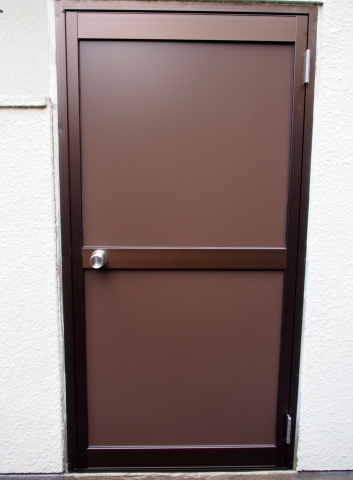 【生野巽店】老朽化した木製ドアをアルミ框ドアにリフォーム！追加工事（大阪市生野区巽　Ｎ様邸）