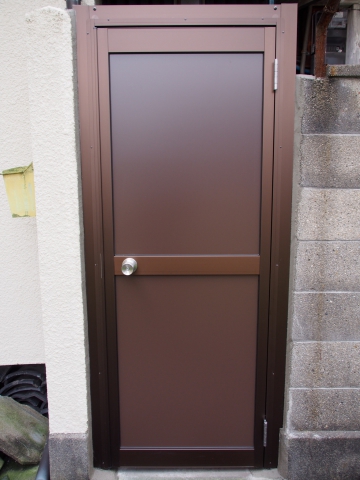 【生野巽店】老朽化した木製ドアをアルミ框ドアにリフォーム！（大阪市生野区巽　Ｎ様邸）