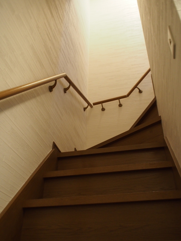 階段（壁紙張り替え）