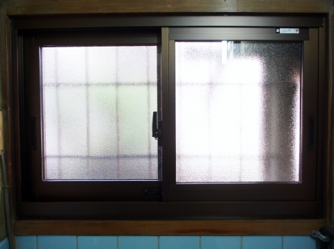 【生野巽店】トイレの寒さ対策に取替引違い窓7CH-3取付け！（大阪市生野区巽　Ｎ様邸）